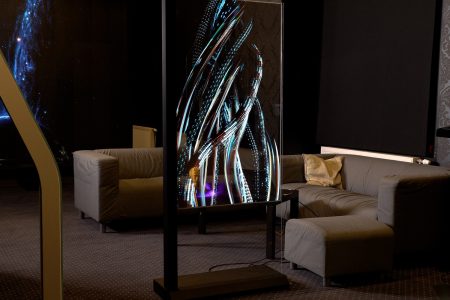 OLED-duzy.00_01_21_29.Still001